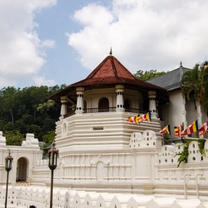 Temple-of-the-tooth-relic-in-Kandy